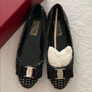 Authentic Ferragamo raffia flats